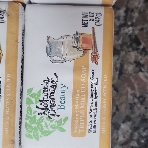 Nature's Promise Beauty lot of 4 triple milled Soap 5 oz Mild & honey scented - Picture 2 of 3